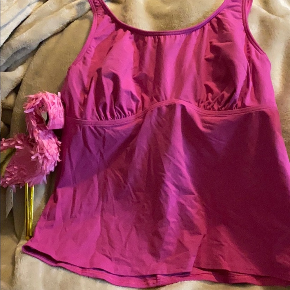 Takini swimming top by Lands’ End 🌸
